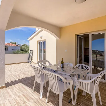 Cozy In With Private Swimming Pool, Be Inside Or Outside