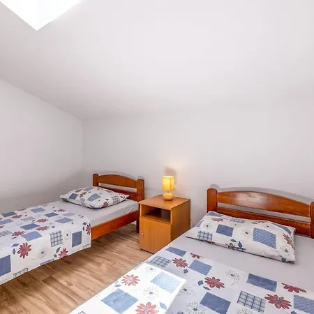 Cozy In With Private Swimming Pool, Be Inside Or Outside