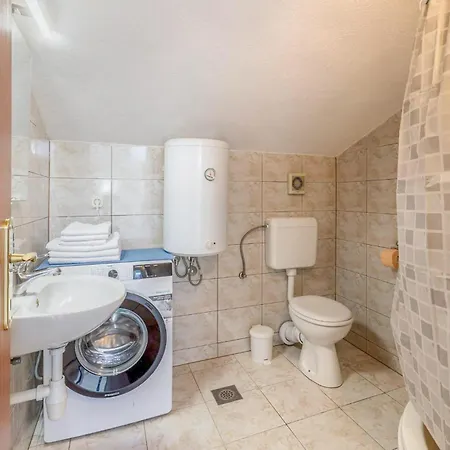 Cozy In With Private Swimming Pool, Be Inside Or Outside * トロギール